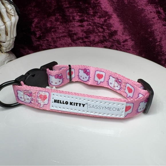 Sassy Meow Sanrio Hello Kitty Pink Heart Break Away Cat Collar & Leash - MEDIUM - Picture 5 of 13